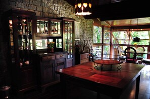 Interior - Hotel Daniela (Itatiaia)