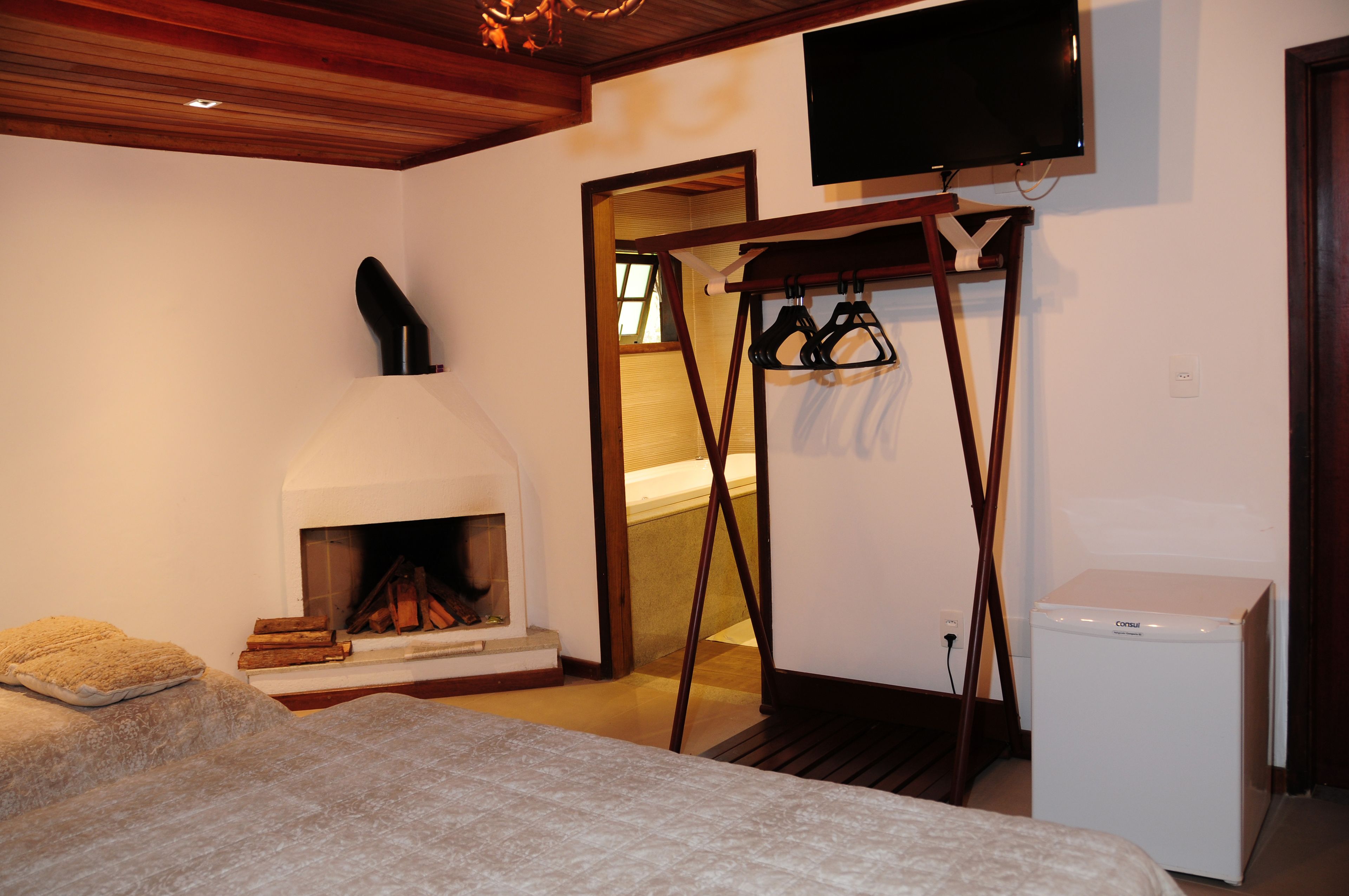 chale bromelia 07 | minibar, blackout curtains, iron/ironing board, free wifi