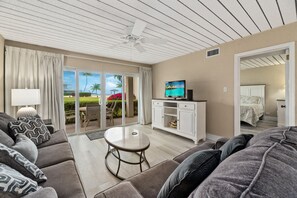 TV - Sunset Cove 1st Flr Oceanview Condo Just Steps Away from the Beach! (Grand Cayman SC110)