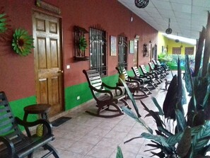 Habitación cuádruple tradicional, 2 camas de matrimonio, no fumadores | Vistas al jardín