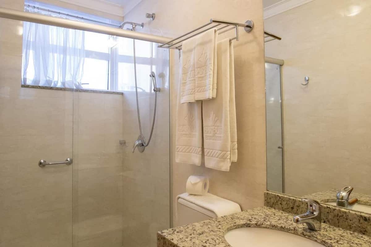 shower, free toiletries, hair dryer, towels