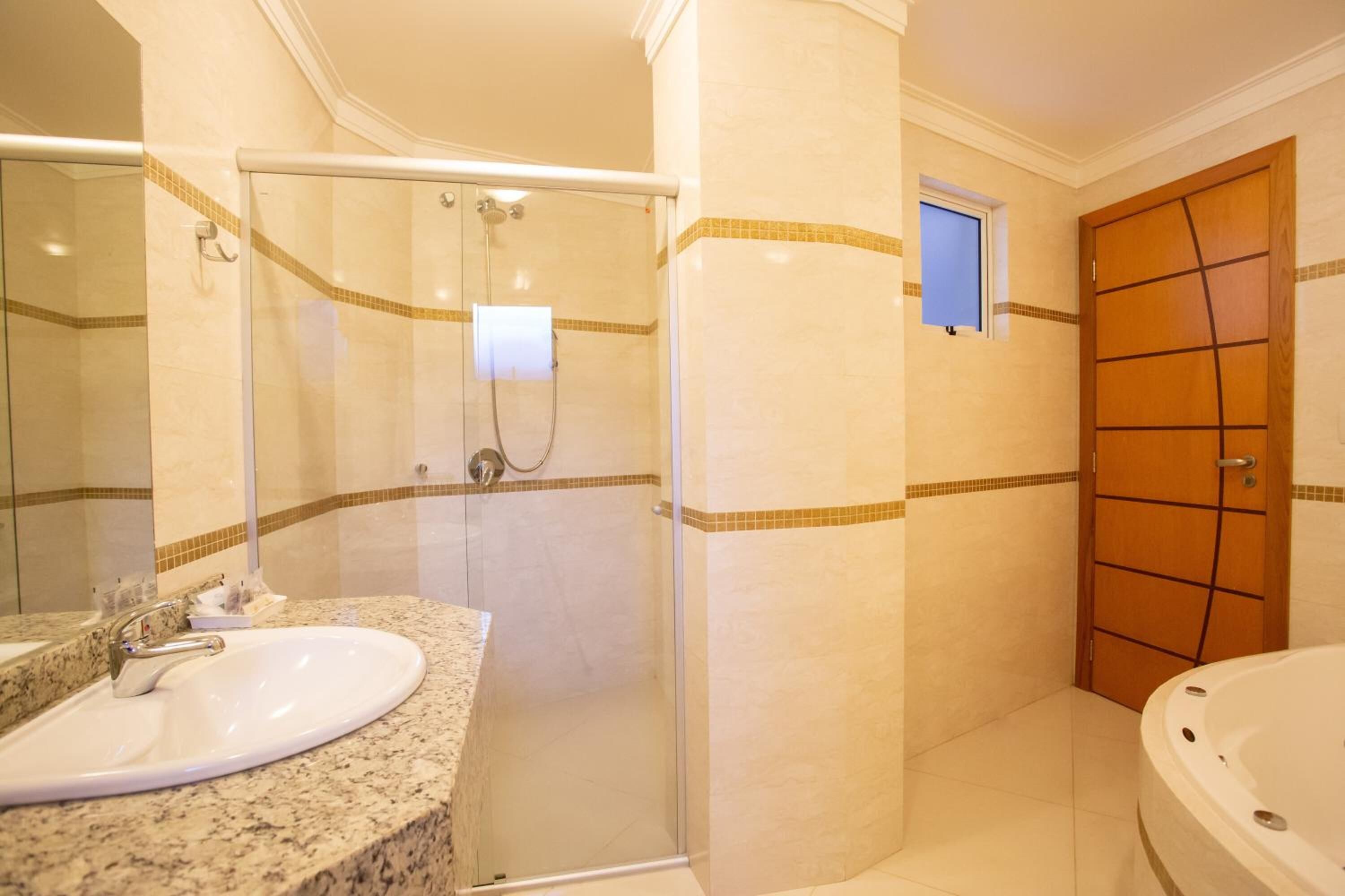 shower, free toiletries, hair dryer, towels