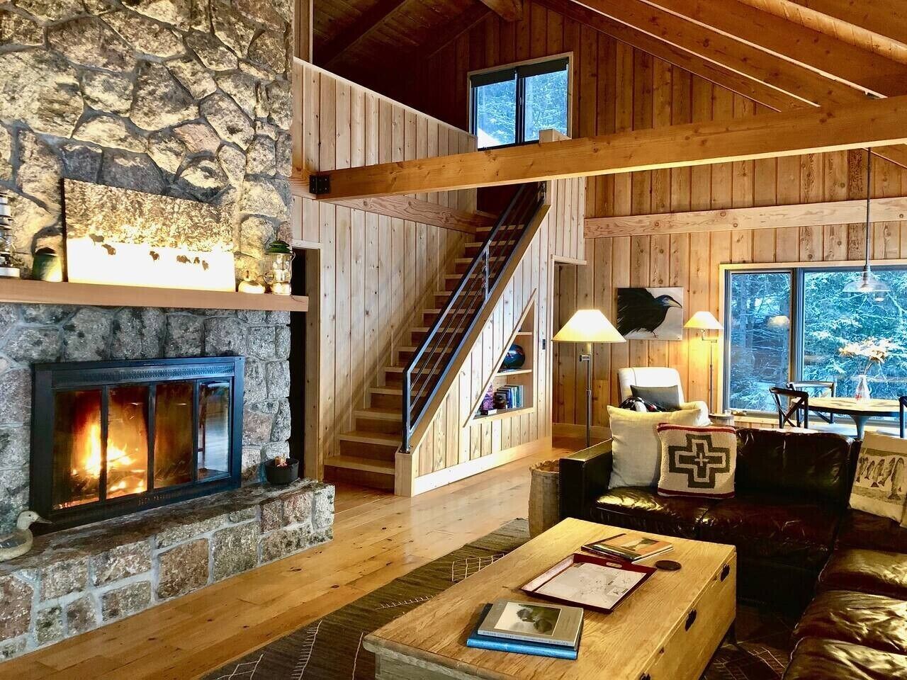 Smart TV, fireplace, stereo