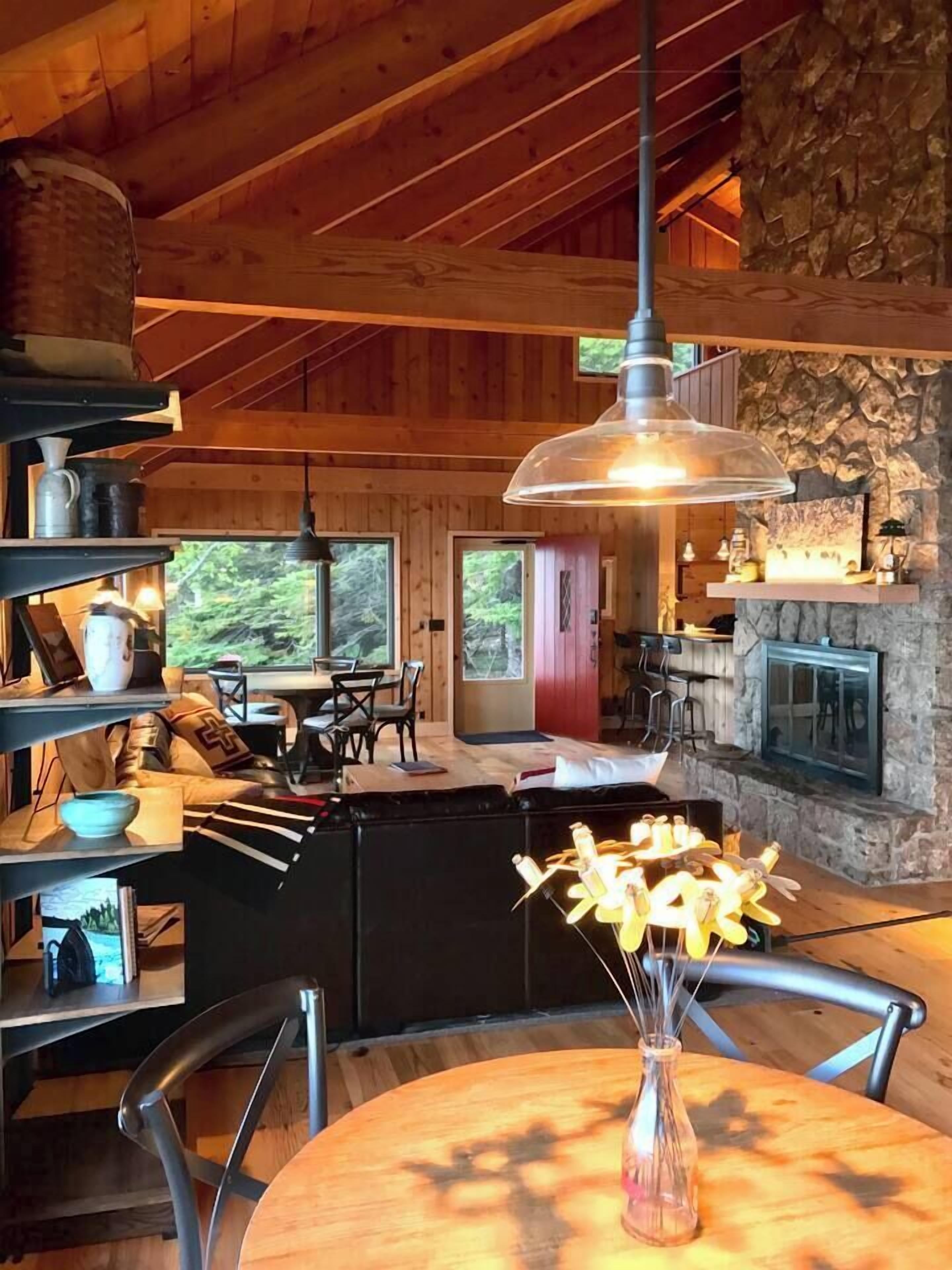 Smart TV, fireplace, stereo