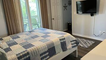 2 Schlafzimmer, Schreibtisch, Bügeleisen/Bügelbrett, Reisekinderbett