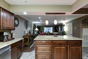 Interior - NEWLY REMODELED LUXURY WALK-IN CONDO /Heart Of Branson/ Indoor Pool/Spacious (Branson)