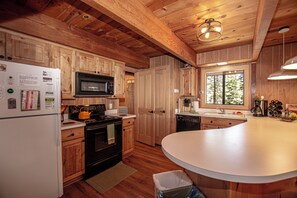 Fridge, microwave, oven, stovetop - Das Berghaus by Hauserman Rentals (Tahoe City)