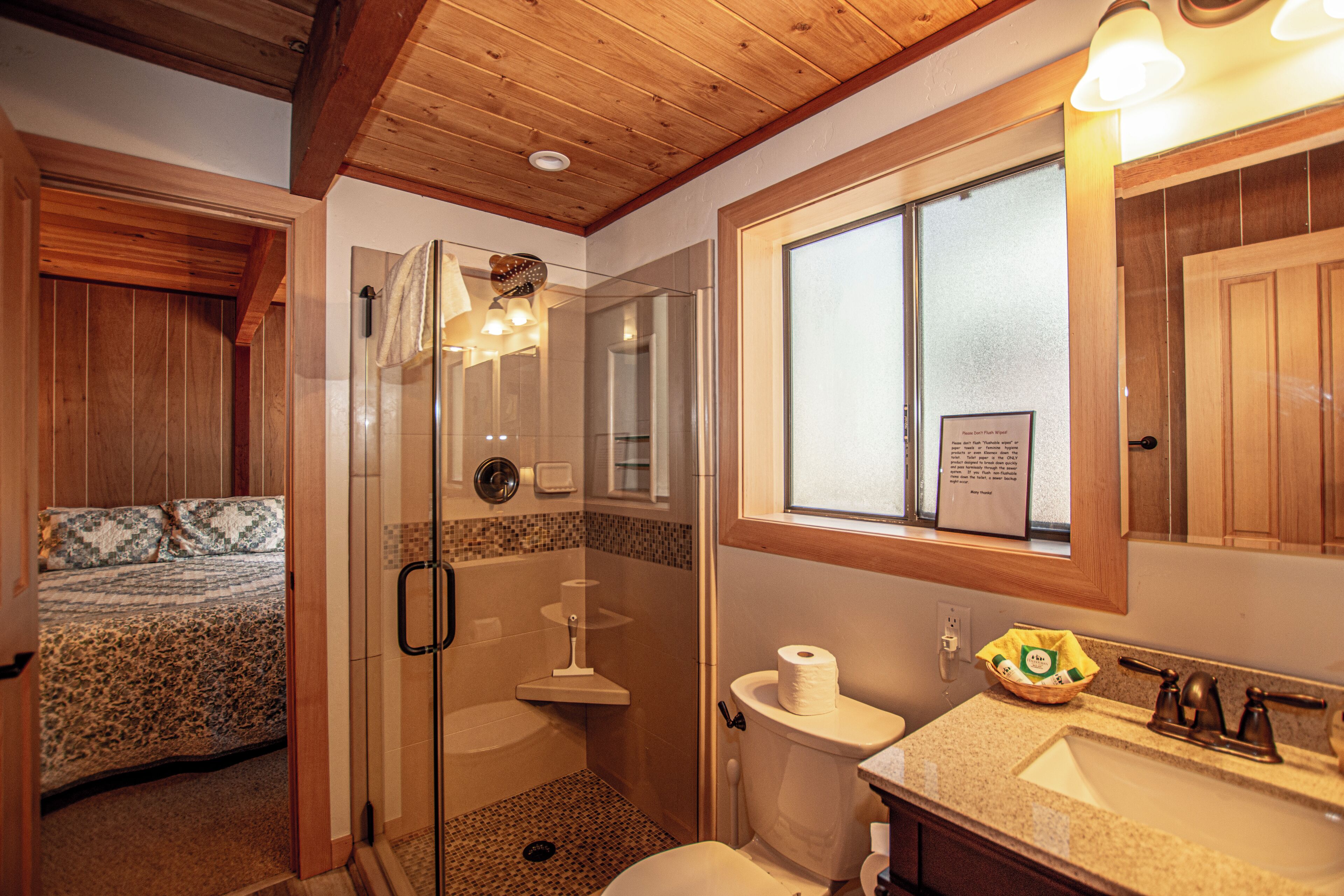 Combined shower/tub, hair dryer, towels