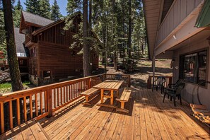 Outdoor dining - Das Berghaus by Hauserman Rentals (Tahoe City)