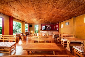 Breakfast, lunch, dinner served; local and international cuisine