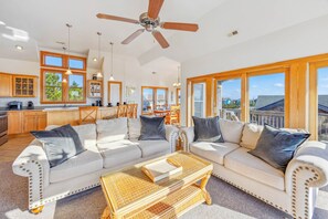 Smart TV, DVD player, computer monitors - Oceanview Retreat with Private Pool, Hot Tub, Game and Media Rooms (Salvo)