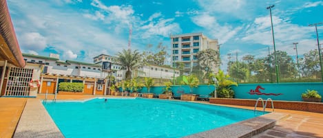 Kolam renang outdoor