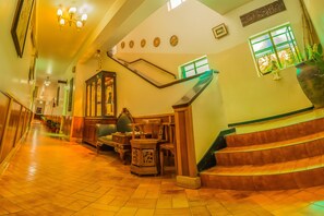 Hallway - Shangri-la Hotel Uganda (Kampala)