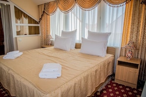 1 bedroom, premium bedding, in-room safe, desk