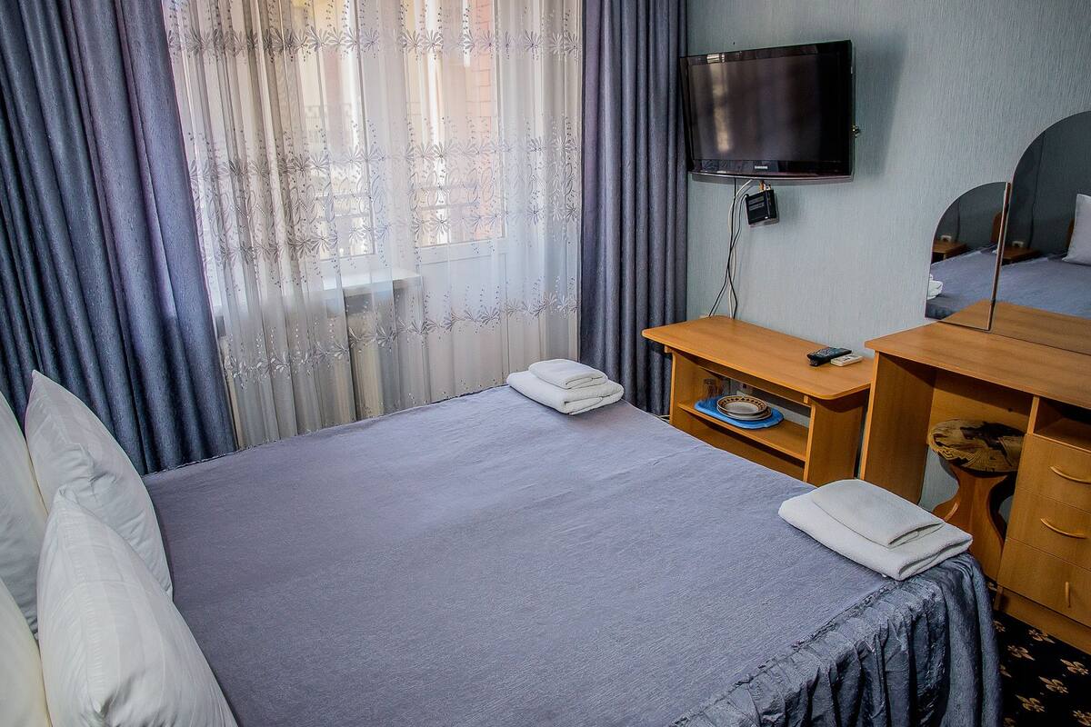 1 bedroom, premium bedding, in-room safe, desk