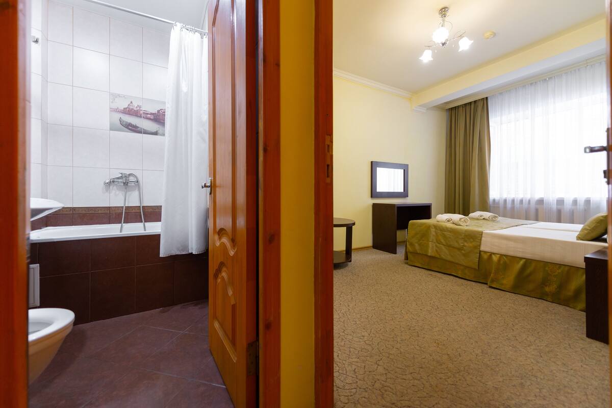 1 bedroom, premium bedding, in-room safe, desk