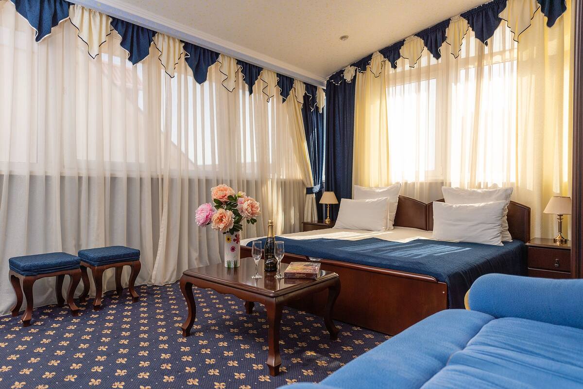 1 bedroom, premium bedding, in-room safe, desk
