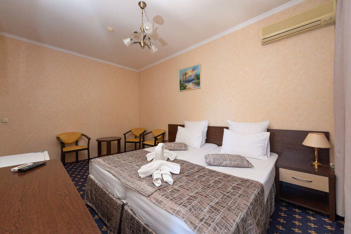 1 bedroom, premium bedding, in-room safe, desk