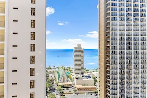 Exterior - Bright ocean-view condo w/ lanai near the beach (Honolulu)