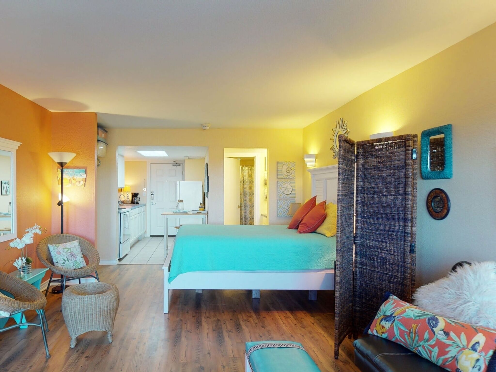 SB134  Efficiency Condo in Town, Near Beach, Shared Pool and Hot Tub