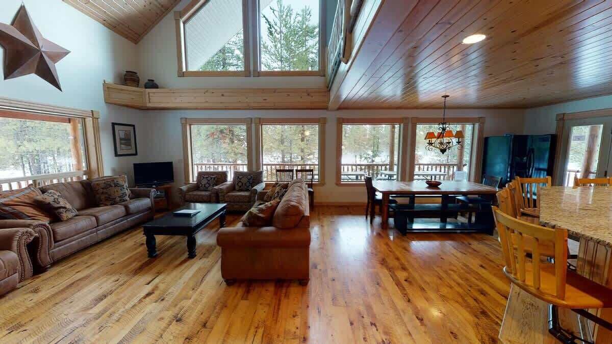 TV, fireplace, offices