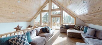 35 MIN to YNP | Hot Tub | Pool Table | Sleeps 25