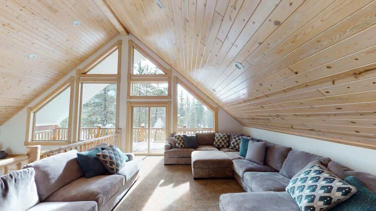 TV, fireplace, offices