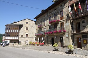 Exterior - Posada Casa de Don Guzmán (Vega de Pas)