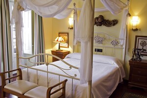 Standard Double Room | Individually decorated, free cribs/infant beds, free WiFi, bed sheets