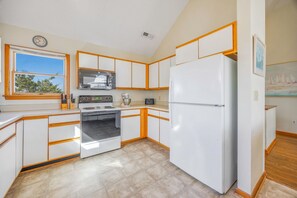 Fridge, microwave, oven, stovetop - Semi-Oceanfront Dog Friendly Home w/ Pool, Hot Tub, Elevator, Community Tennis (Waves)