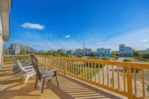 Property grounds - Semi-Oceanfront Dog Friendly Home w/ Pool, Hot Tub, Elevator, Community Tennis (Waves)