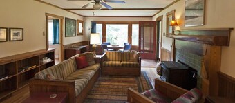 Bungalow Farmhouse - Familie- og kjæledyrvennlig-grenser 3600 mål stor skog