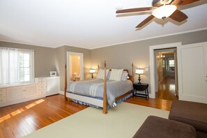 6 bedrooms, iron/ironing board, WiFi, bed sheets