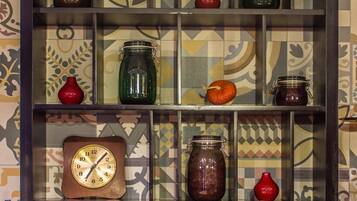 Breakfast, lunch, dinner served; local and international cuisine