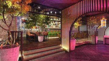 4 restaurantes, se sirven desayunos, comidas y cocina internacional