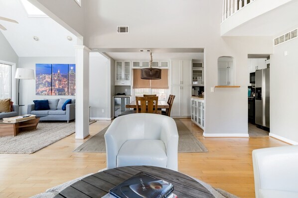 TV, fireplace - Oasis in the City. Morningside/VaHi. Great in town location. (Atlanta)