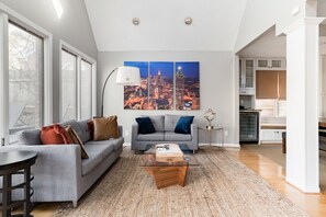 TV, fireplace - Oasis in the City. Morningside/VaHi. Great in town location. (Atlanta)