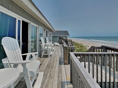 Hicks | Walk to the Beach + Pet Friendly!