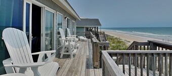 Hicks | Walk to the Beach + Pet Friendly!