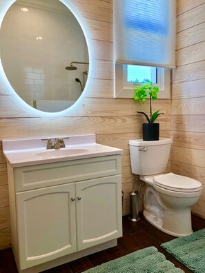 Villa Deluxe - 3 sovrum | Badrum | Dusch, hårtork och handdukar