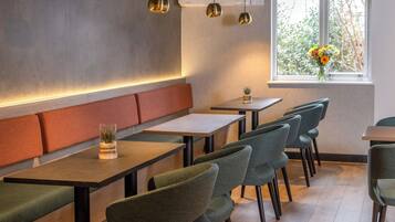 Desayuno para llevar (GBP 4.99 por persona)