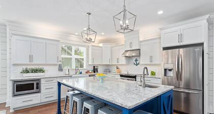 Uudempi rakentaminen! - Suuri kokoontumisiin - Lyhyt kävelymatka rantaan - poreallas / uima-allas