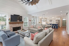 Smart-TV, peis og bøker