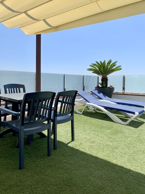 Minibar, in-room safe, desk, blackout curtains - Hotel Mar Blau (Calella)