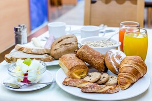 Tägliches Frühstücksbuffet gegen Gebühr
