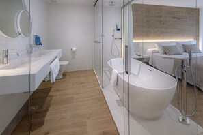 Toalettartikler (inkludert), hårføner og håndklær