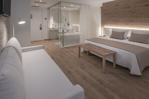 Minibar, in-room safe, desk, blackout curtains - Hotel Mar Blau (Calella)