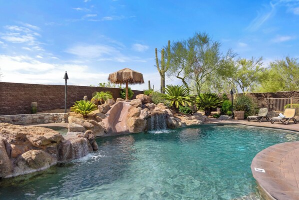 Lämmitetty uima-allas