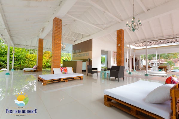 Lobby - Portón de Occidente by Bernalo Hotels (San Jerónimo)