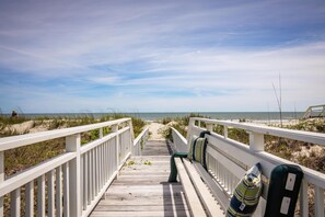 Property grounds - OCEANFRONT / Sleeps 12 / PELICAN WATCH / OCEANFRONT DECK (Isle of Palms)